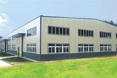 Teraskarkassist portaalihoone